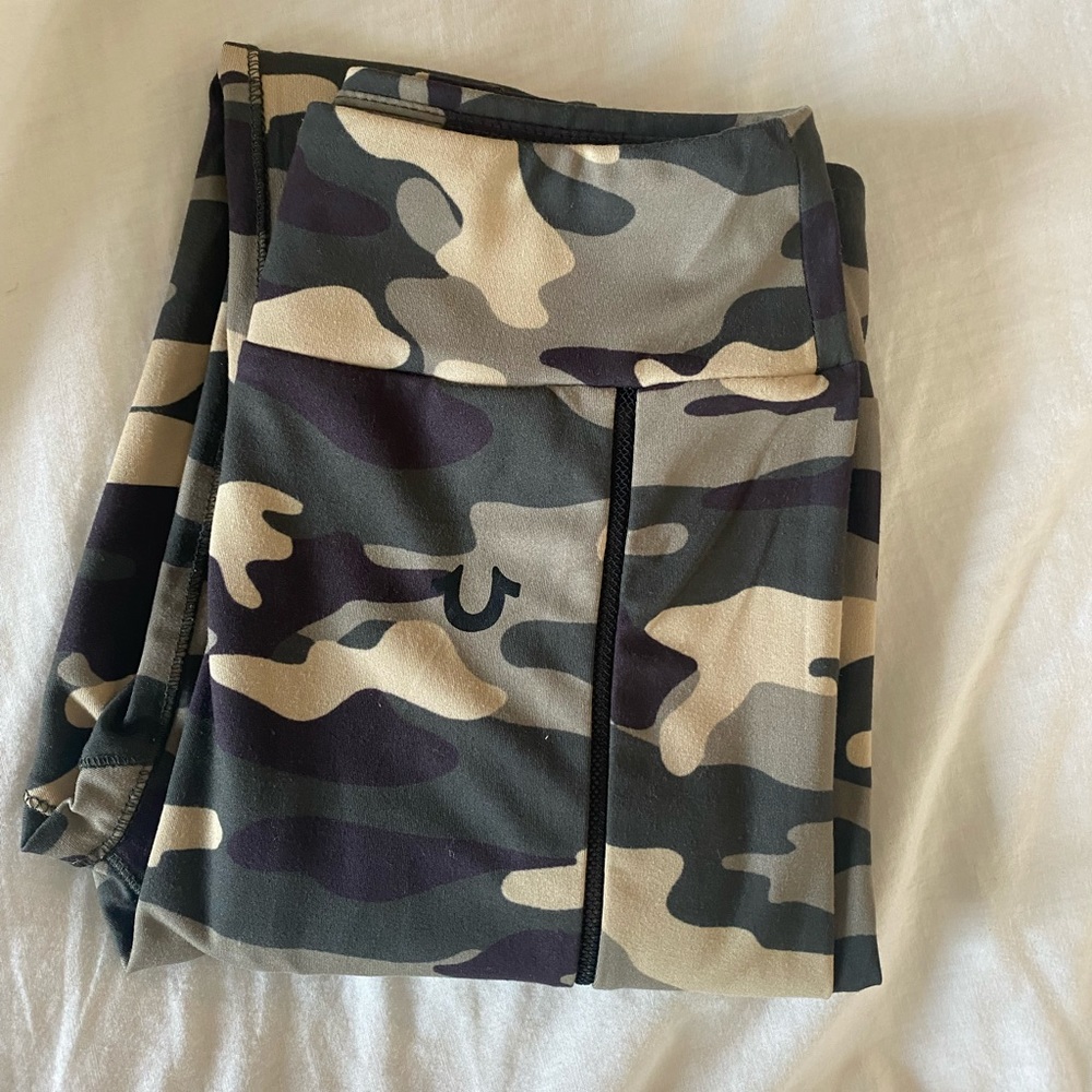 TR camo leggings